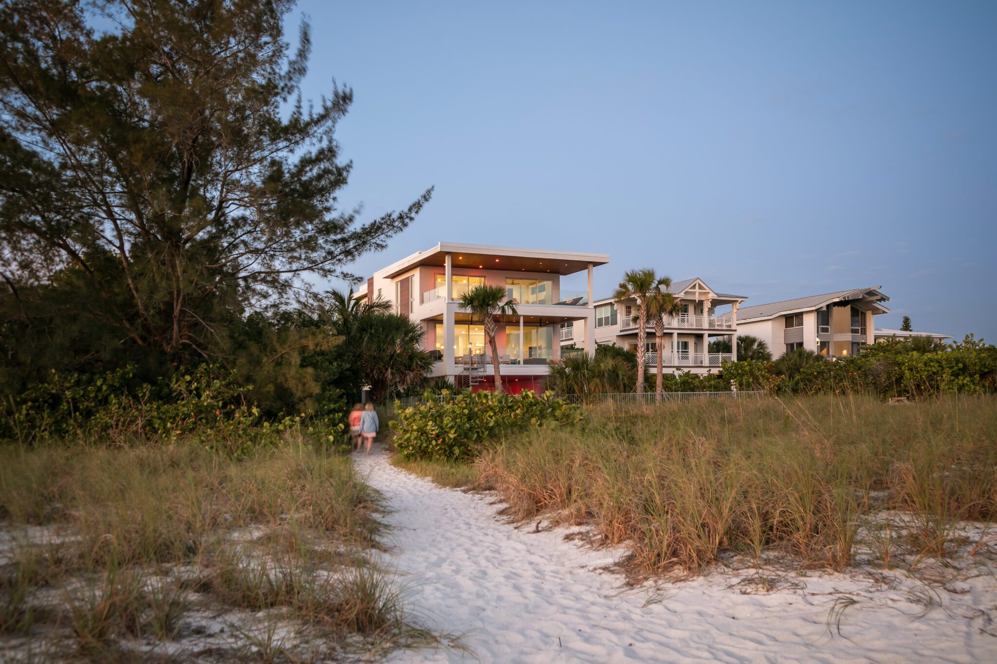 Beach path through the dunes to Sundowner Beach
