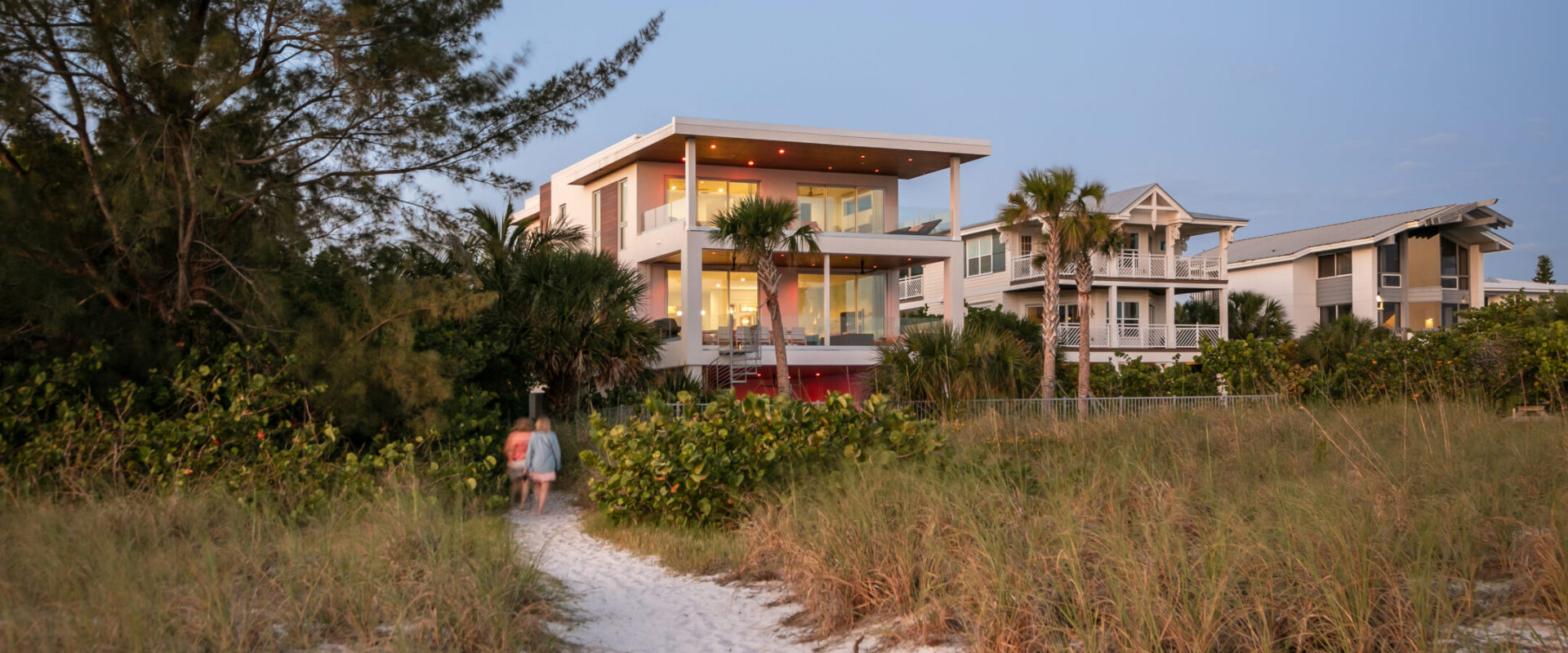 Beach path through the dunes to Sundowner Beach