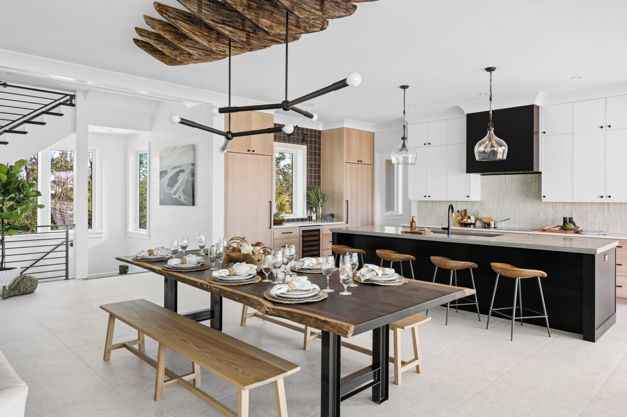 Dining table and black kitchen island in the open plan